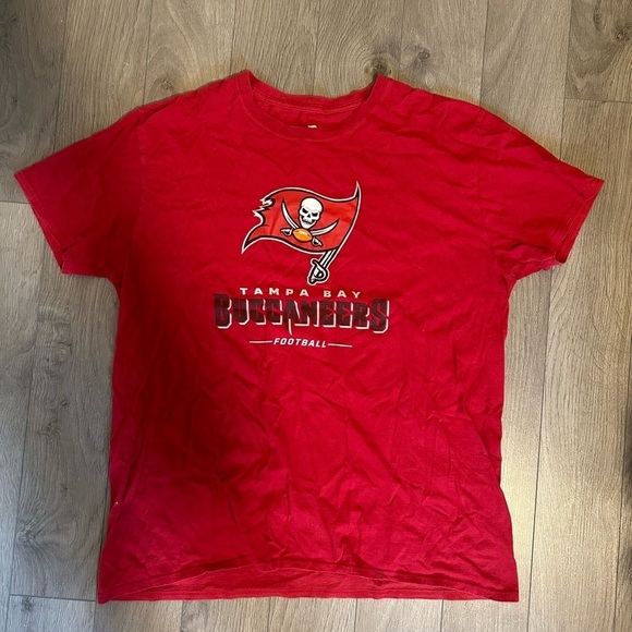 XL Fanatics Tampa Bay Buccaneers Red  T-Shirt - Picture 1 of 3